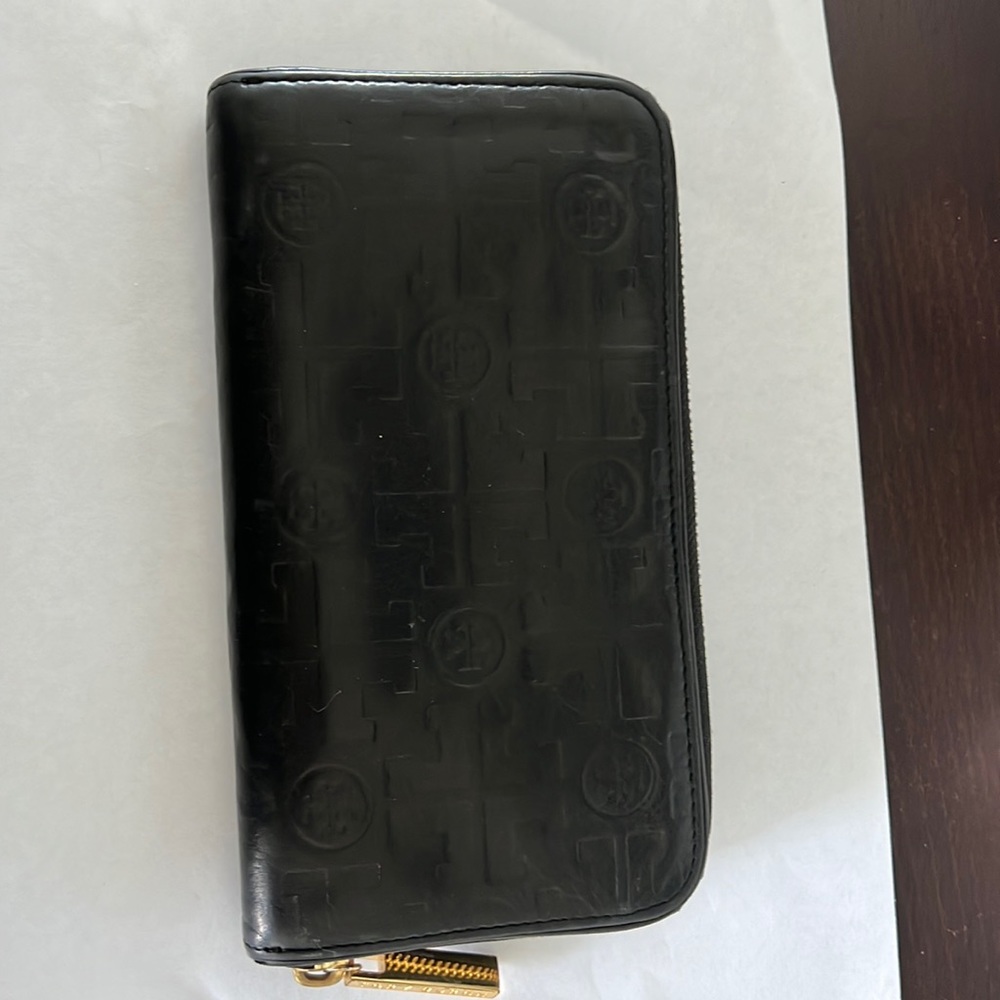 Tory Burch Black Leather Zip Around Continental Wallet, Missing coin zipper